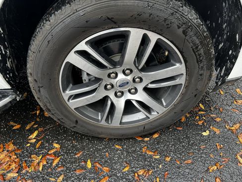 Used 2022 Ford Expedition XLT image 12