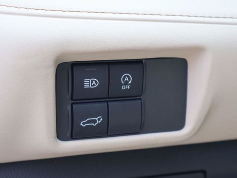 Used 2023 Toyota Highlander XLE FWD image 26
