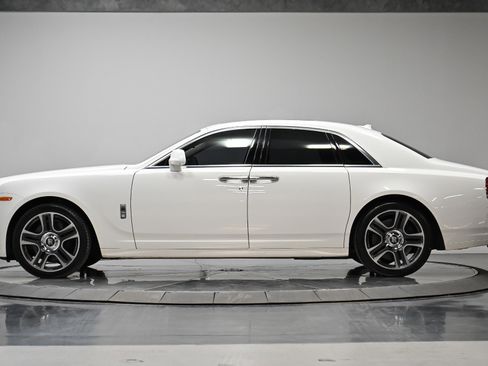 Used 2017 Rolls-Royce Ghost image 18