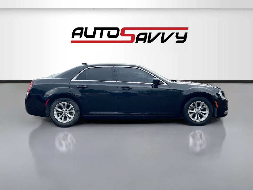Used 2023 Chrysler 300 Touring RWD image 8