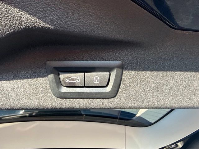Used 2025 BMW X7 xDrive40i w/ Premium Package AWD/4WD image 19