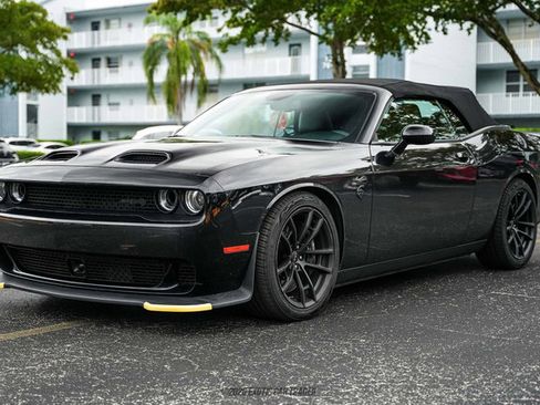 Used 2023 Dodge Challenger SRT Hellcat RWD image 16