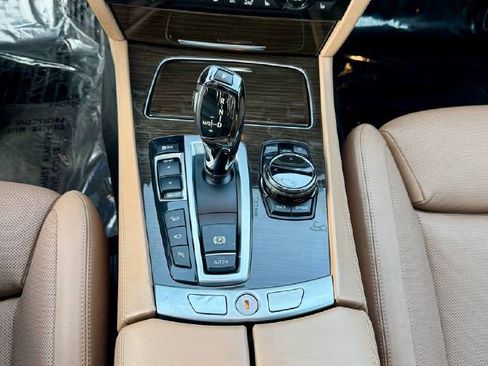 Used 2015 BMW 750i xDrive image 17
