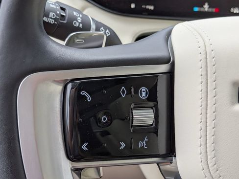 Certified 2025 Land Rover Range Rover SE AWD/4WD image 27