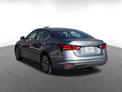 Used 2025 Nissan Altima 2.5 SV image 11