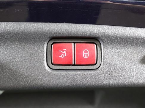 Used 2023 Mercedes-Benz C 300 4MATIC Sedan w/ Exclusive Trim Package image 21