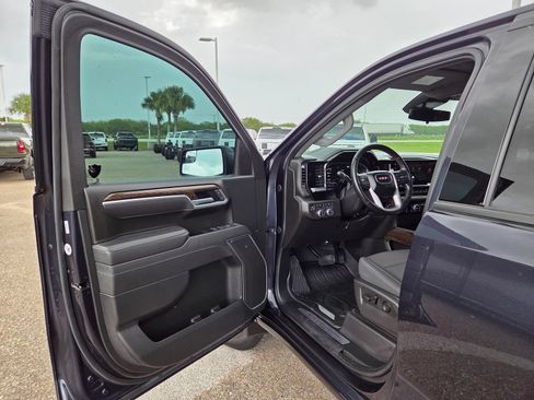 Used 2025 GMC Sierra 1500 Elevation AWD/4WD image 16
