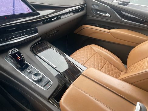 Used 2023 Cadillac Escalade Premium Luxury image 22