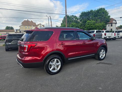 Used 2017 Ford Explorer XLT w/ Equipment Group 202A AWD/4WD image 5