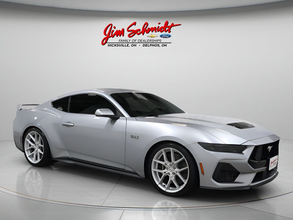 Used 2025 Ford Mustang GT Premium w/ GT Performance Package RWD image 2