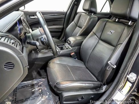 Used 2018 Chrysler 300 S w/ Safetytec Plus Group image 9