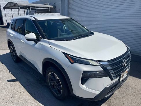 Certified 2025 Nissan Rogue SV FWD image 2