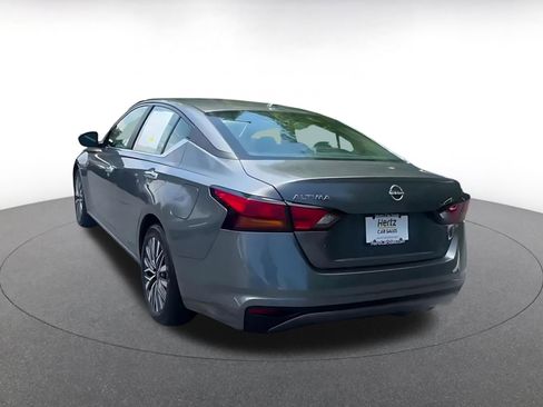 Used 2025 Nissan Altima 2.5 SV FWD image 11