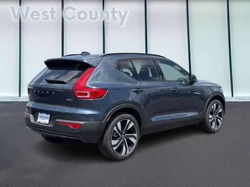 New 2026 Volvo XC40 B5 Plus w/ Climate Package AWD/4WD image 3
