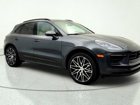 Used 2023 Porsche Macan AWD/4WD image 3