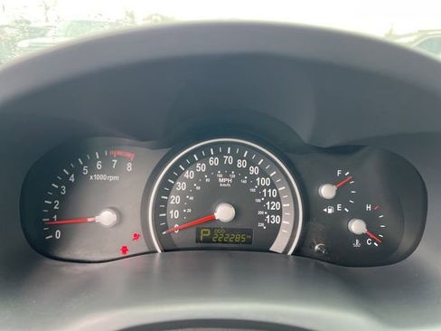 Used 2012 Kia Sedona LX image 11