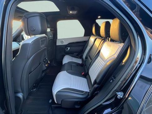 Used 2023 Land Rover Discovery Metropolitan Edition AWD/4WD image 22