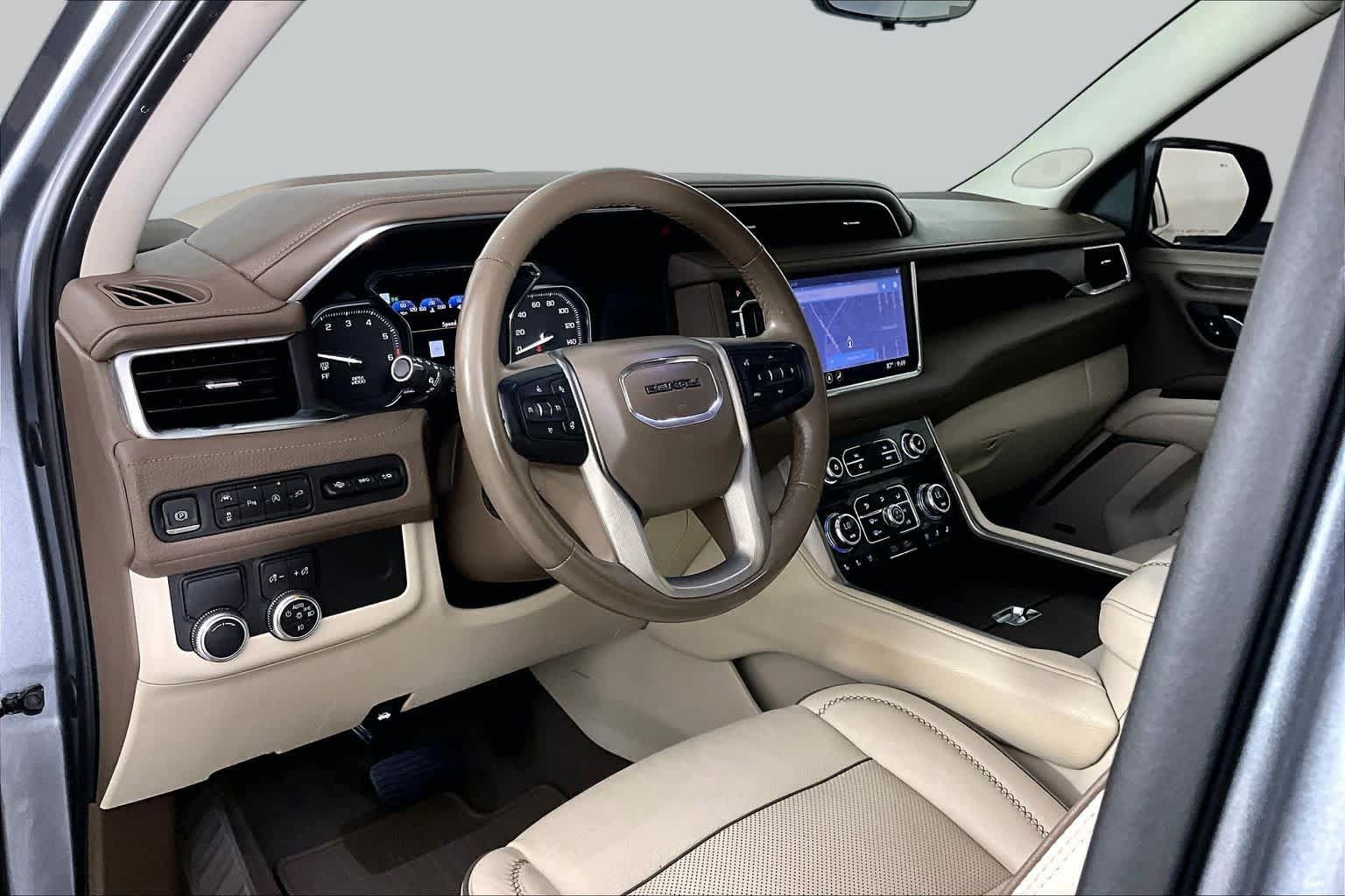 Used 2021 GMC Yukon Denali w/ Advanced Technology Package RWD image 16