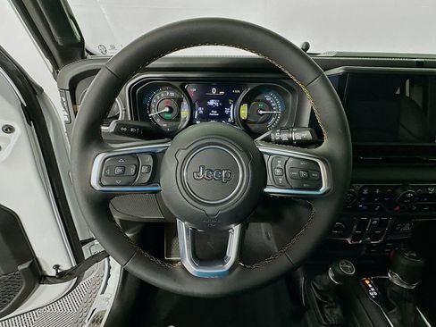 Used 2024 Jeep Wrangler Unlimited Sahara w/ Technology Group image 11