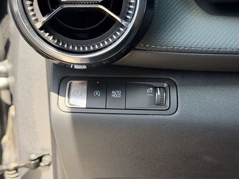 Used 2026 Chevrolet Equinox LT w/ Convenience Package II FWD image 8