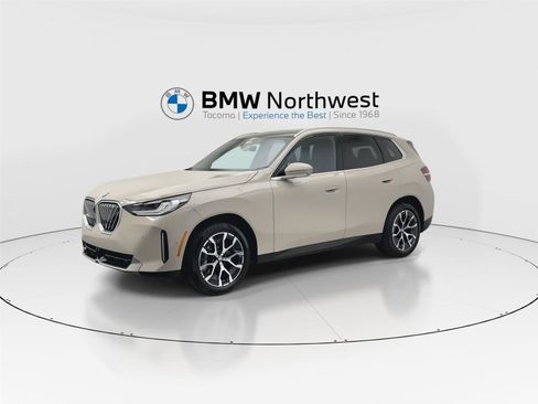 Used 2025 BMW X3 xDrive30i w/ Premium Package image 9