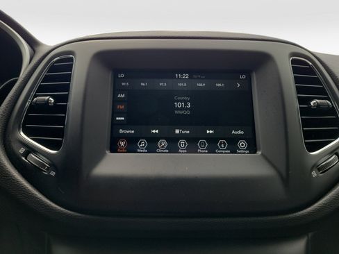 Used 2021 Jeep Compass Latitude w/ Sun and Sound Group FWD image 17