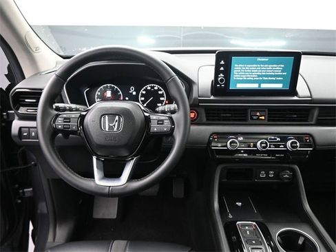 Certified 2025 Honda Pilot Touring image 11