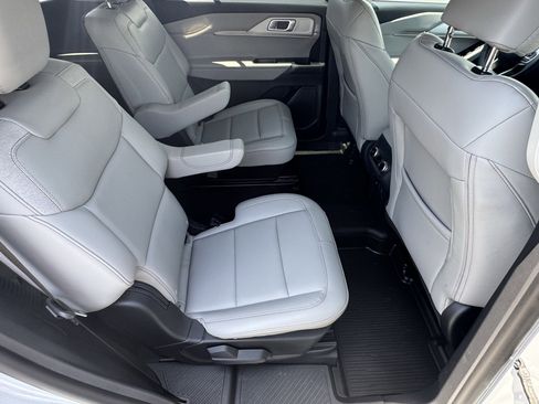 Certified 2026 Ford Explorer Active w/ Active Comfort Package RWD image 19
