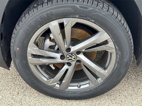 Used 2024 Volkswagen Atlas Cross Sport SEL R-Line image 9