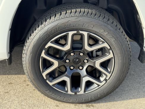 Used 2025 RAM 1500 Laramie w/ Sport Appearance Package AWD/4WD image 9