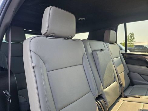 Used 2025 GMC Yukon XL Elevation AWD/4WD image 13