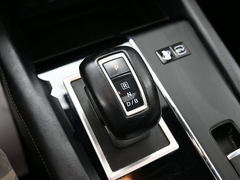 Used 2023 Mitsubishi Outlander SE image 30