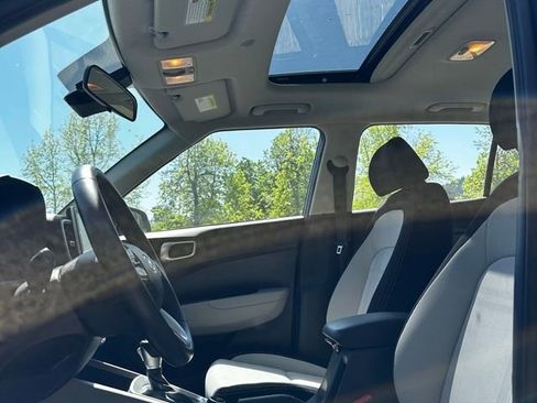 Certified 2025 Hyundai Venue SEL FWD image 12