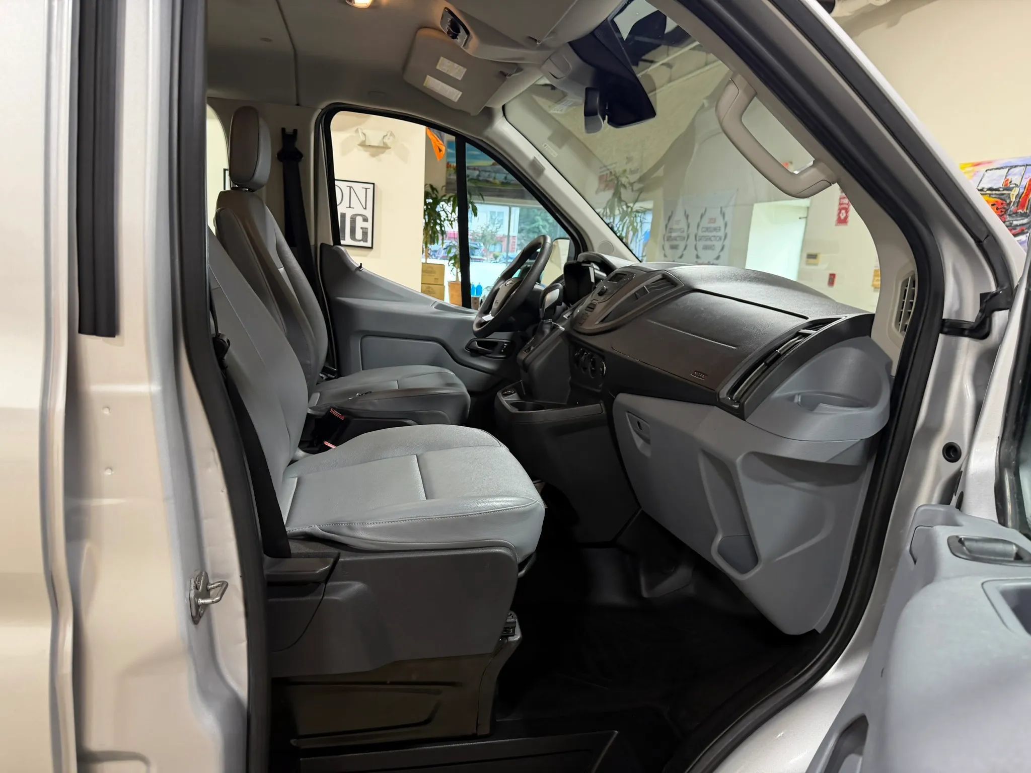 Used 2018 Ford Transit 350 XL RWD image 32