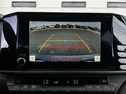 Used 2025 Toyota Camry SE image 31