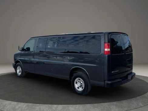 Used 2017 Chevrolet Express 3500 LS image 4