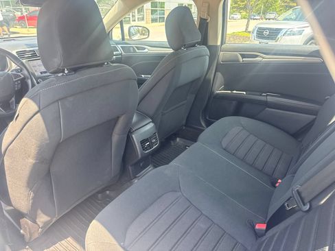 Used 2020 Ford Fusion SE FWD image 11