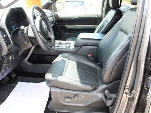 Used 2018 Ford Expedition XLT w/ Equipment Group 202A AWD/4WD image 12