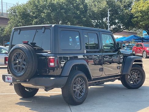 Used 2025 Jeep Wrangler Unlimited Sahara AWD/4WD image 8