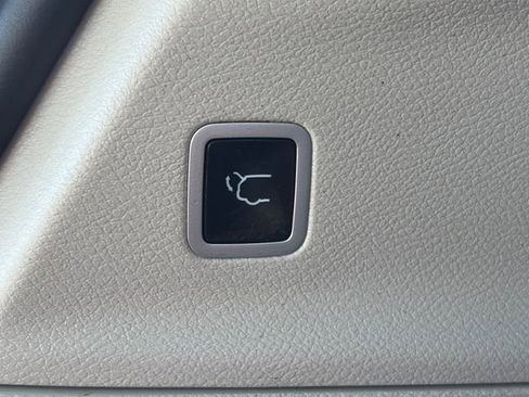 Used 2023 Chrysler Voyager LX FWD image 43