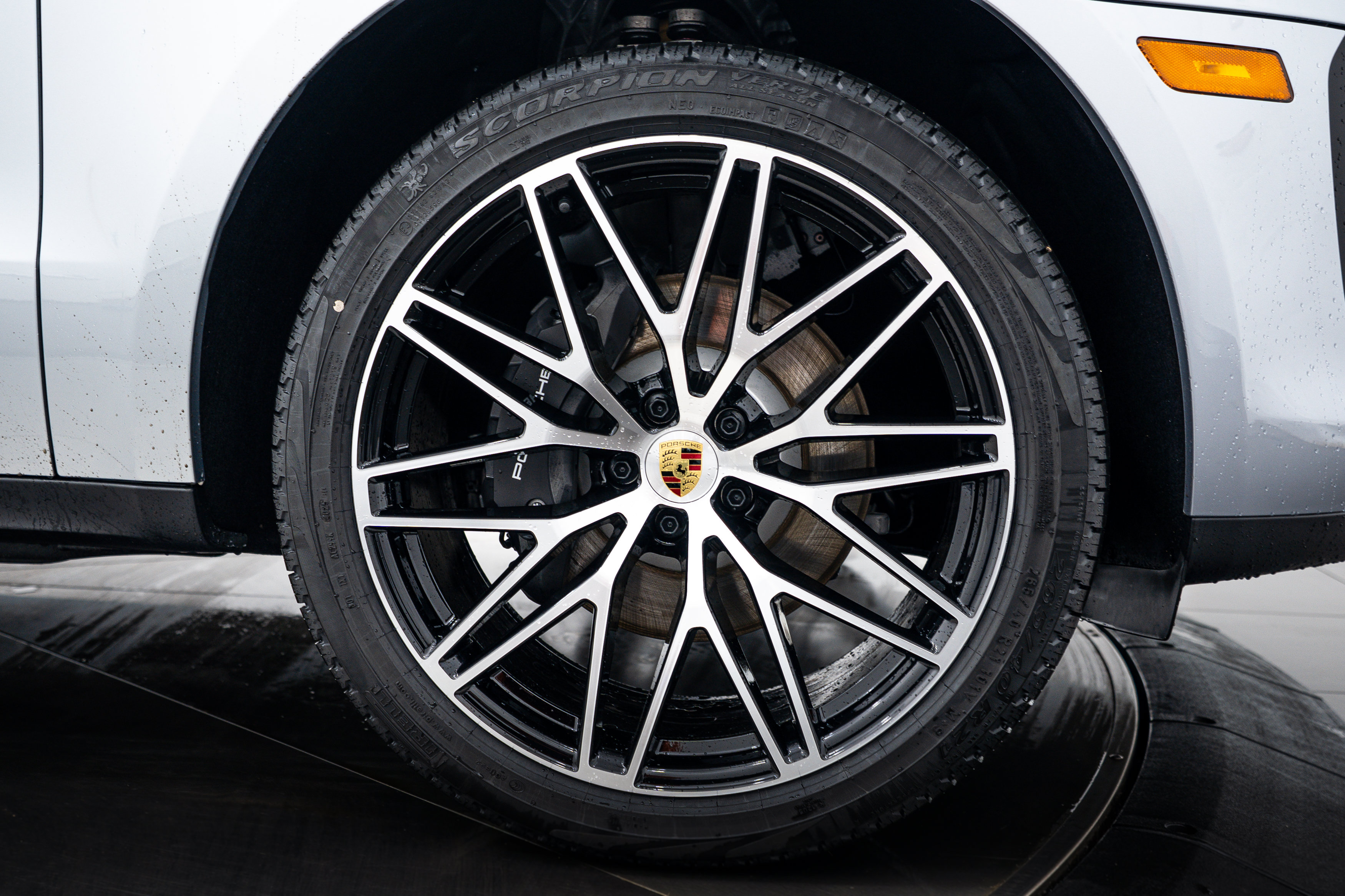Certified 2026 Porsche Macan AWD/4WD image 11