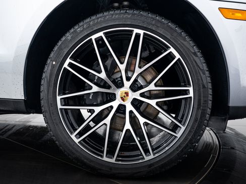 Certified 2026 Porsche Macan AWD/4WD image 11