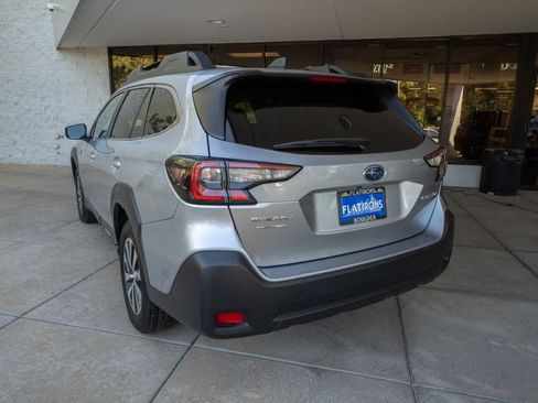 Used 2025 Subaru Outback Premium AWD/4WD image 5