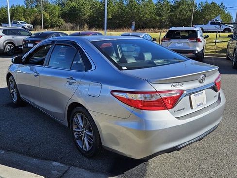 Used 2015 Toyota Camry LE image 9