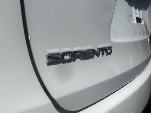 Used 2018 Kia Sorento LX w/ LX V6 Convenience Package image 11