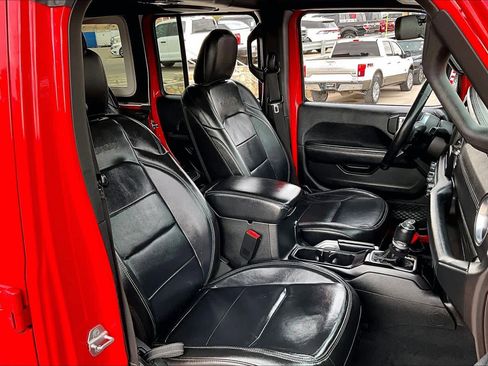 Used 2018 Jeep Wrangler Unlimited Sahara image 9