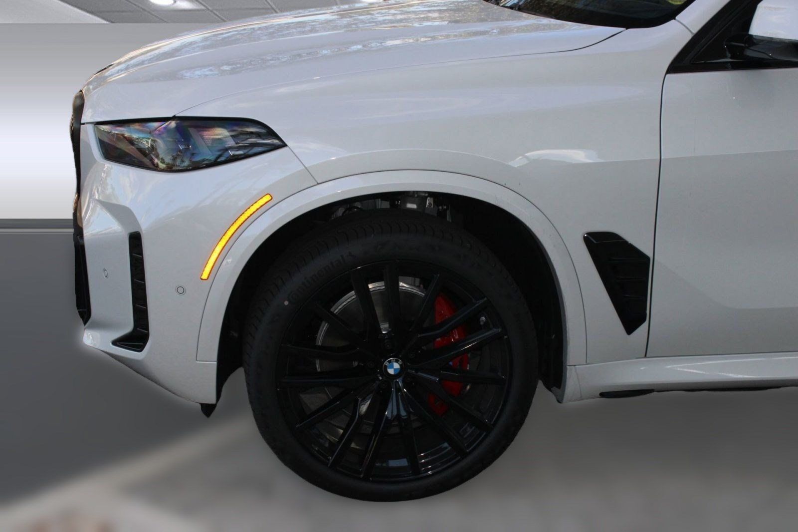 Used 2026 BMW X5 xDrive40i w/ M Sport Package AWD/4WD image 12