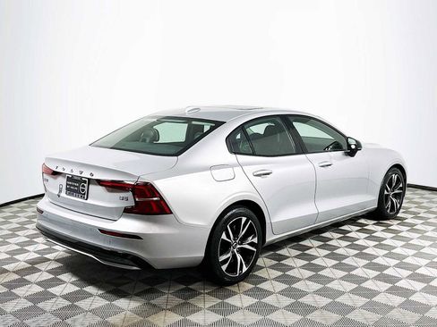 Used 2025 Volvo S60 B5 Core image 7