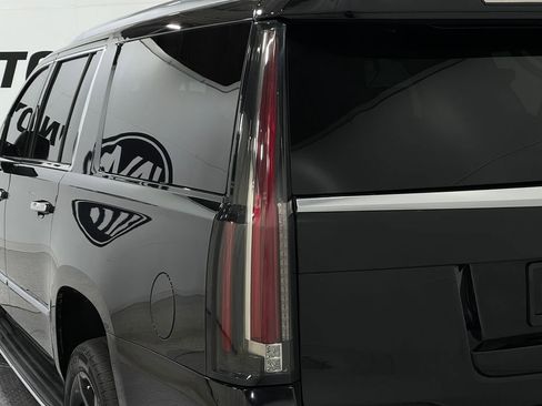 Used 2018 Cadillac Escalade ESV Luxury image 37