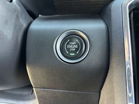 Used 2024 GMC Acadia Denali w/ Super Cruise Package image 17